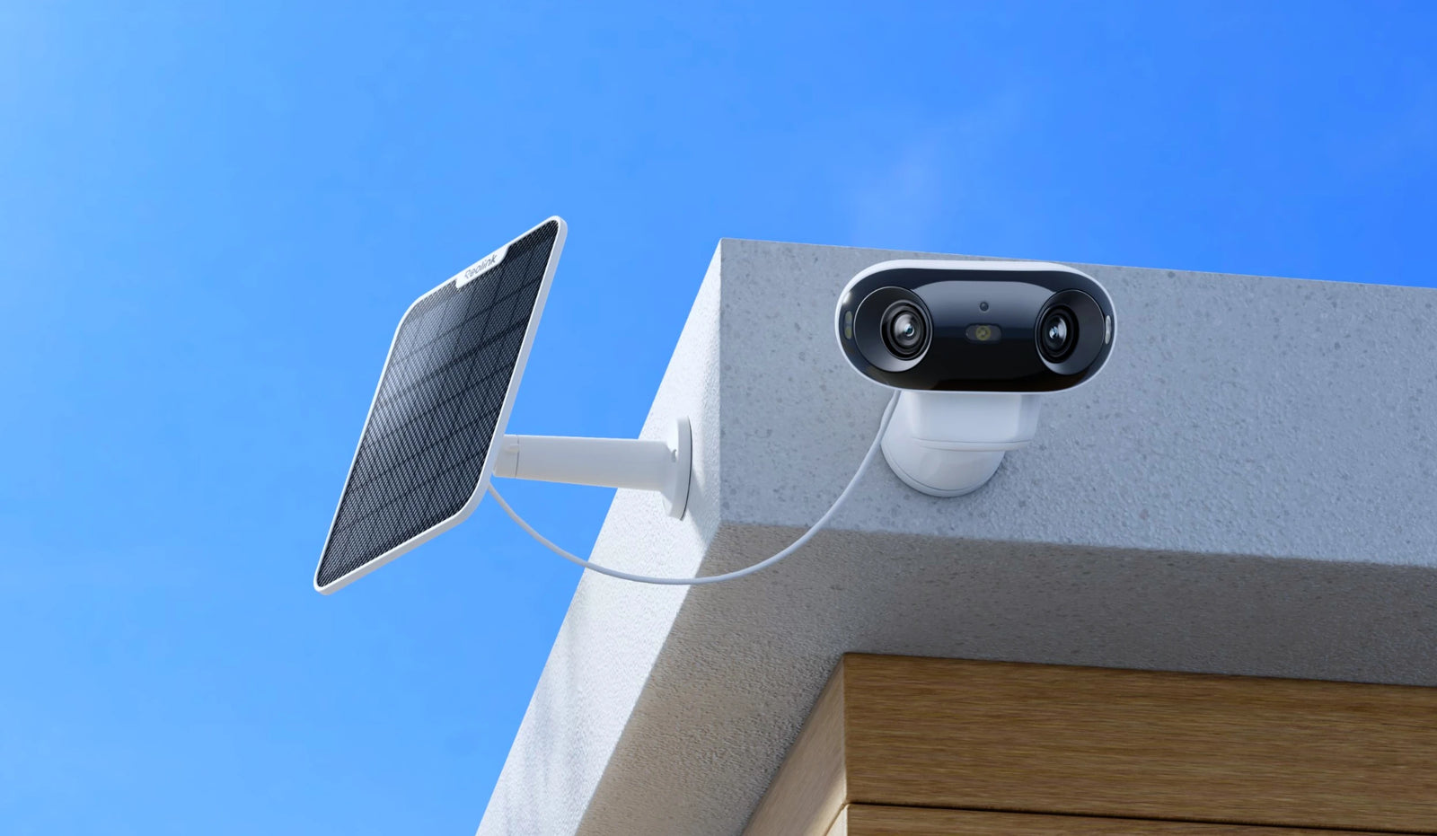 Reolink Argus 4 Pro installed outdoors with Solar Panel 2